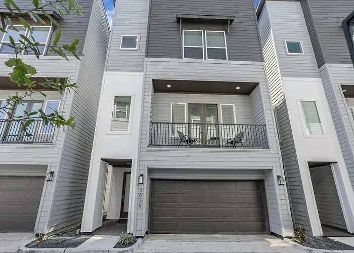 Modern 3Bd Retreat I Near Hotspots I Sleeps 12