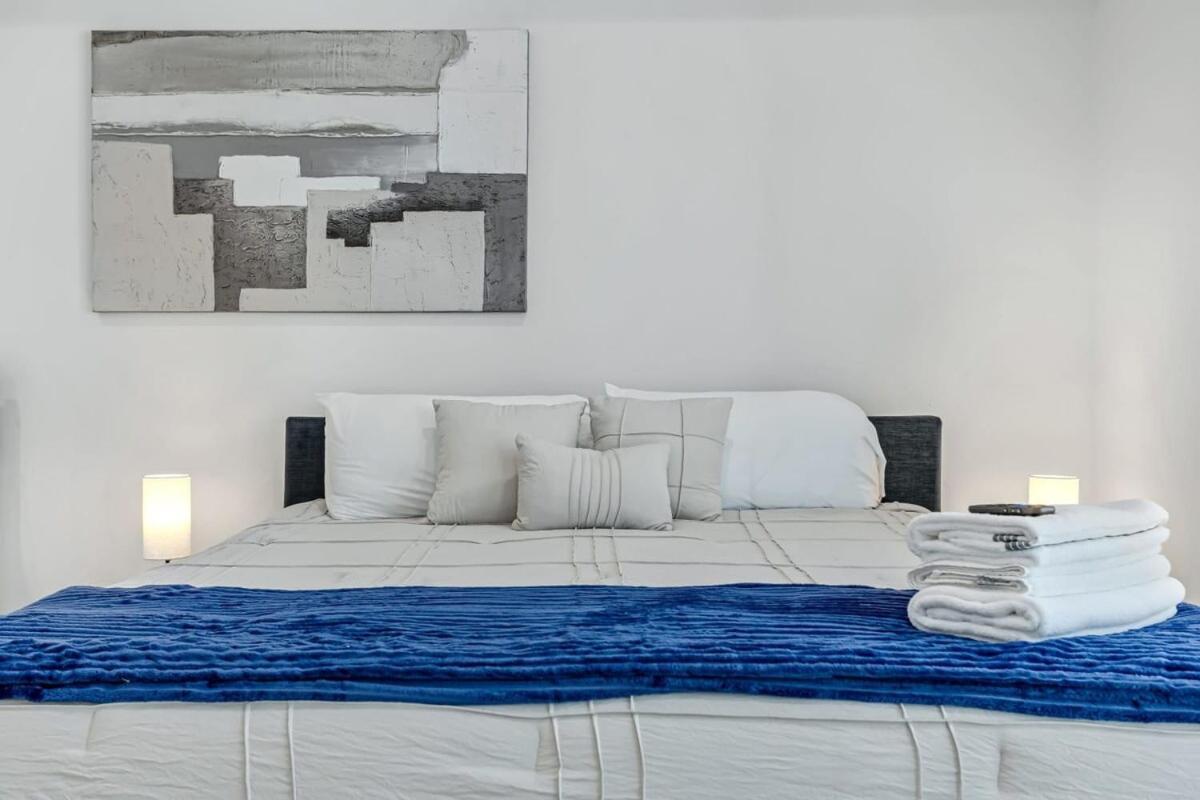 Modern 3bd Retreat I Near Hotspots I Sleeps 12 *