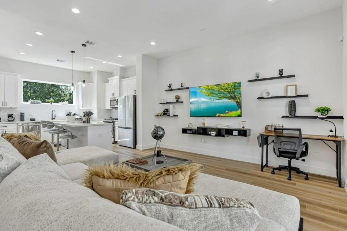 Modern 3bd Retreat I Near Hotspots I Sleeps 12 *