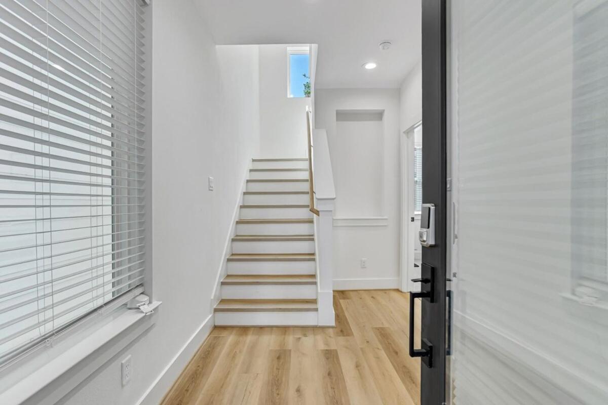 Modern 3bd Retreat I Near Hotspots I Sleeps 12