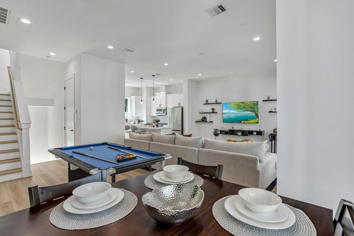 Modern 3bd Retreat I Near Hotspots I Sleeps 12 Holiday home Houston
