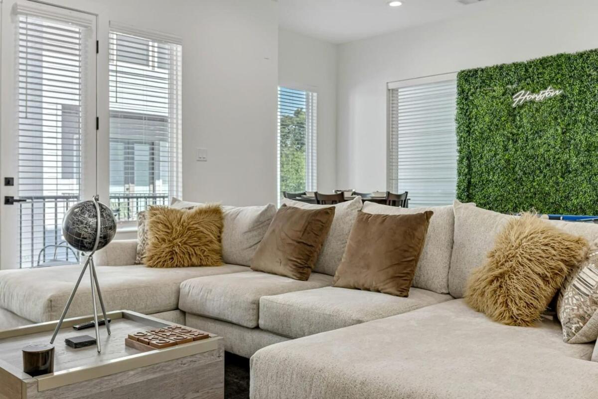 Modern 3bd Retreat I Near Hotspots I Sleeps 12 *