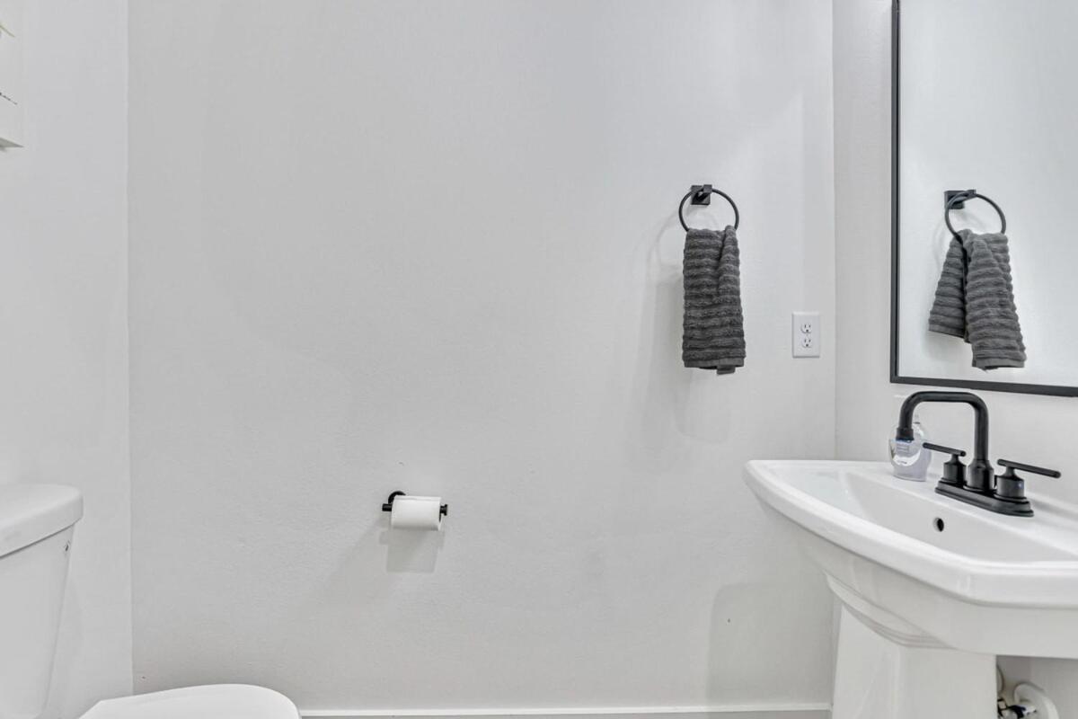 Modern 3bd Retreat I Near Hotspots I Sleeps 12 Houston