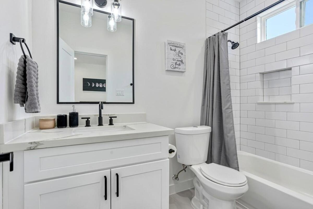 Modern 3bd Retreat I Near Hotspots I Sleeps 12 *