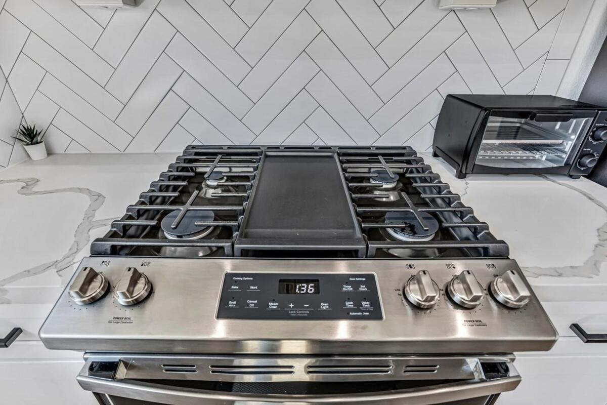 Modern 3bd Retreat I Near Hotspots I Sleeps 12 *