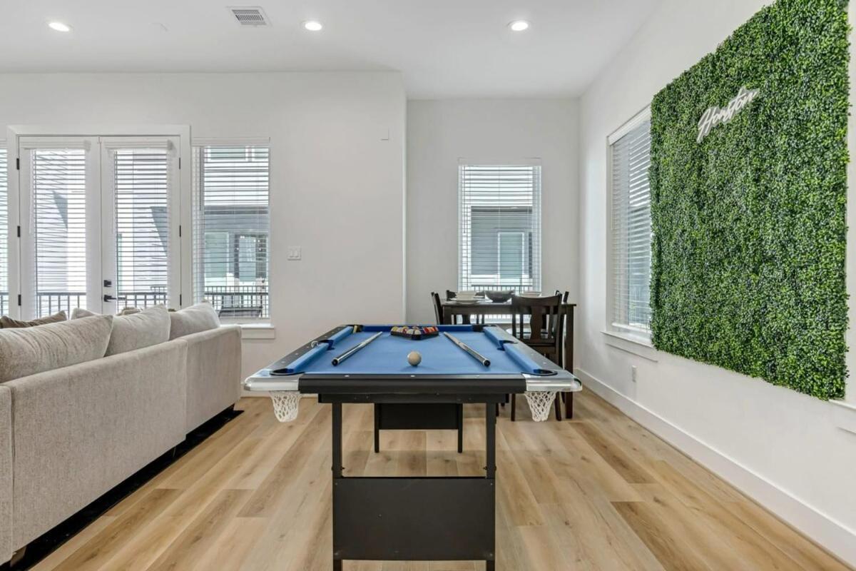 Modern 3bd Retreat I Near Hotspots I Sleeps 12 Holiday home Houston